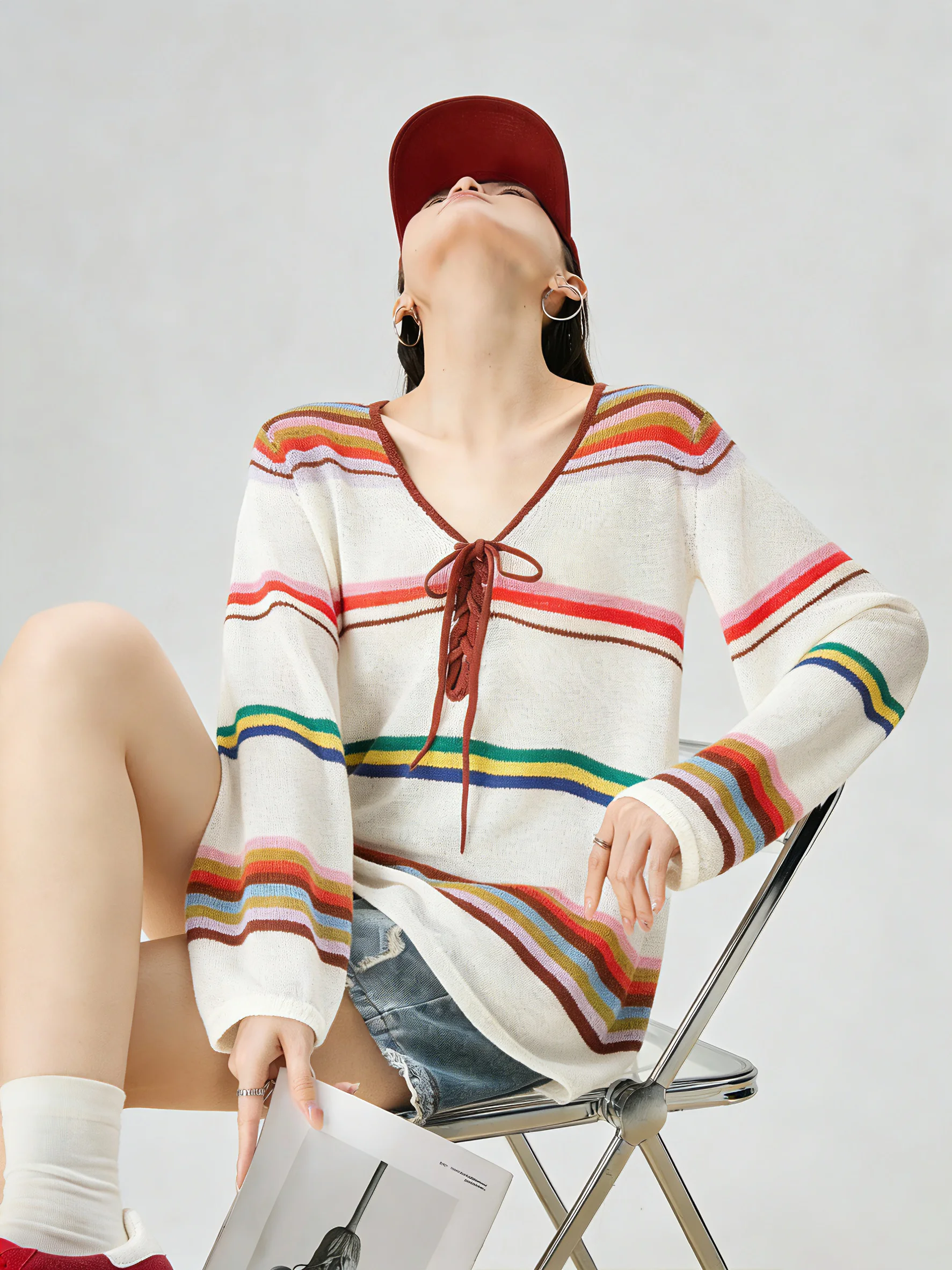 

Разноцветный полосатый вязаный топ с V-образным вырезом и длинными рукавами для женщин, весенняя мода 2026, новинка, корейский стиль, повседневная одежда, смесовая ткань из полиэстера