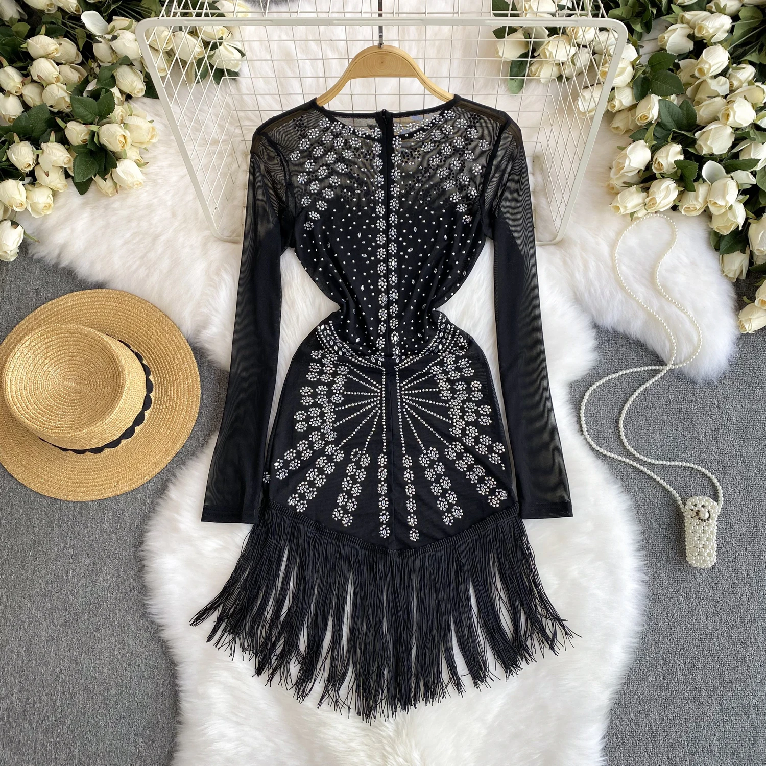 ชุดเดรสซีทรูประดับเพชรและพู่ห้อย ดีไซน์เซ็กซี่ สำหรับผู้หญิง สไตล์ฮอตสวีท สีดำ  สำหรับออกเดท ปาร์ตี้ ไนท์คลับ หรืองานกลางคืน
