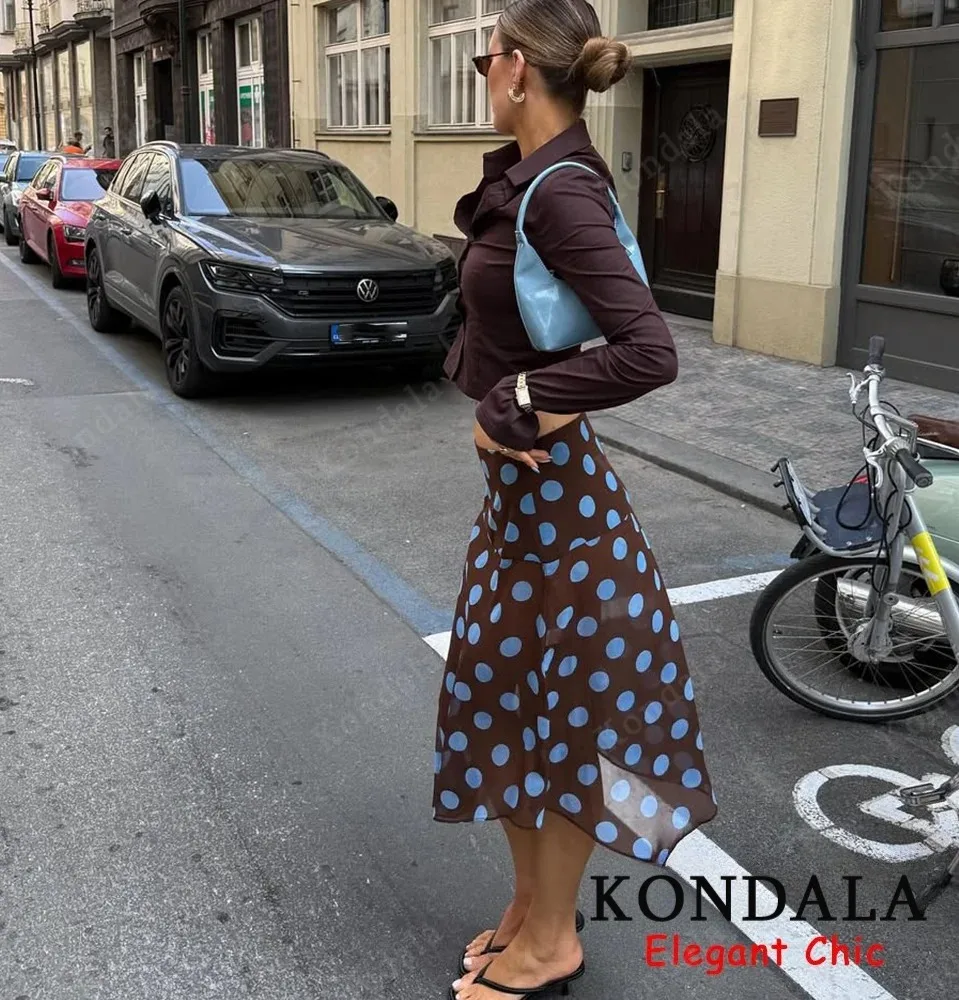KONDALA أنيقة الأزرق البولكا نقطة تنورة المرأة غير المتكافئة الشيفون ميدي تنورة 2025 الصيف موضة العطلات تنورة سيدة عادية