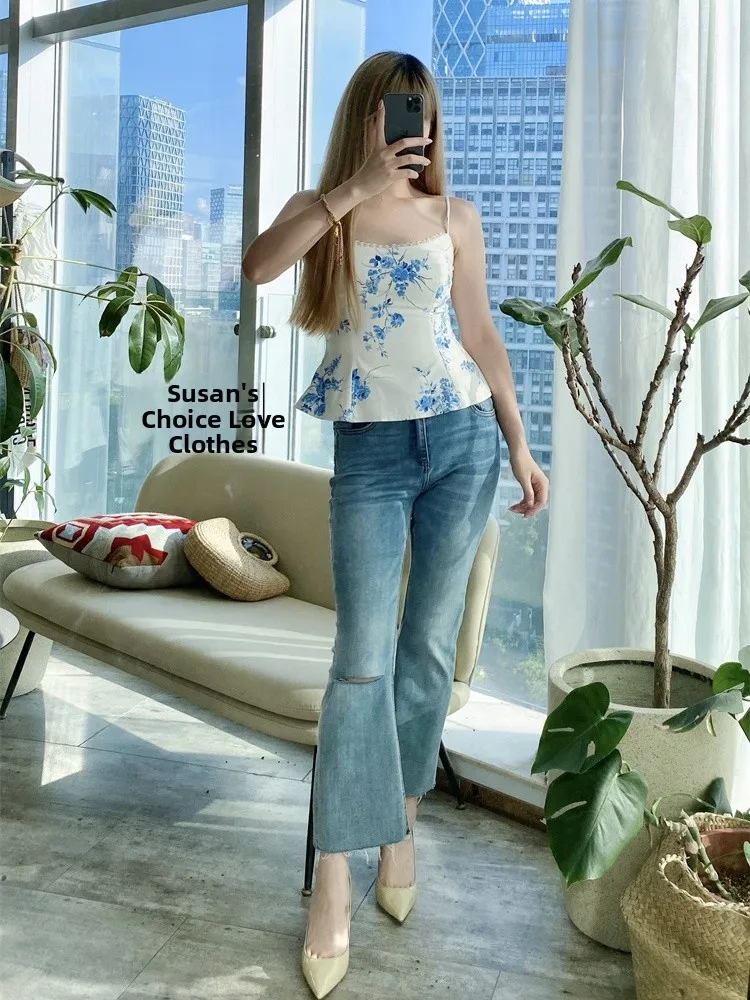 Dwukolorowy koronkowy crop top z nadrukiem marki Liane SUSAN, wyszczuplający krój na ramiączkach, casualowy i szykowny, idealny na wiosnę dla kobiet.