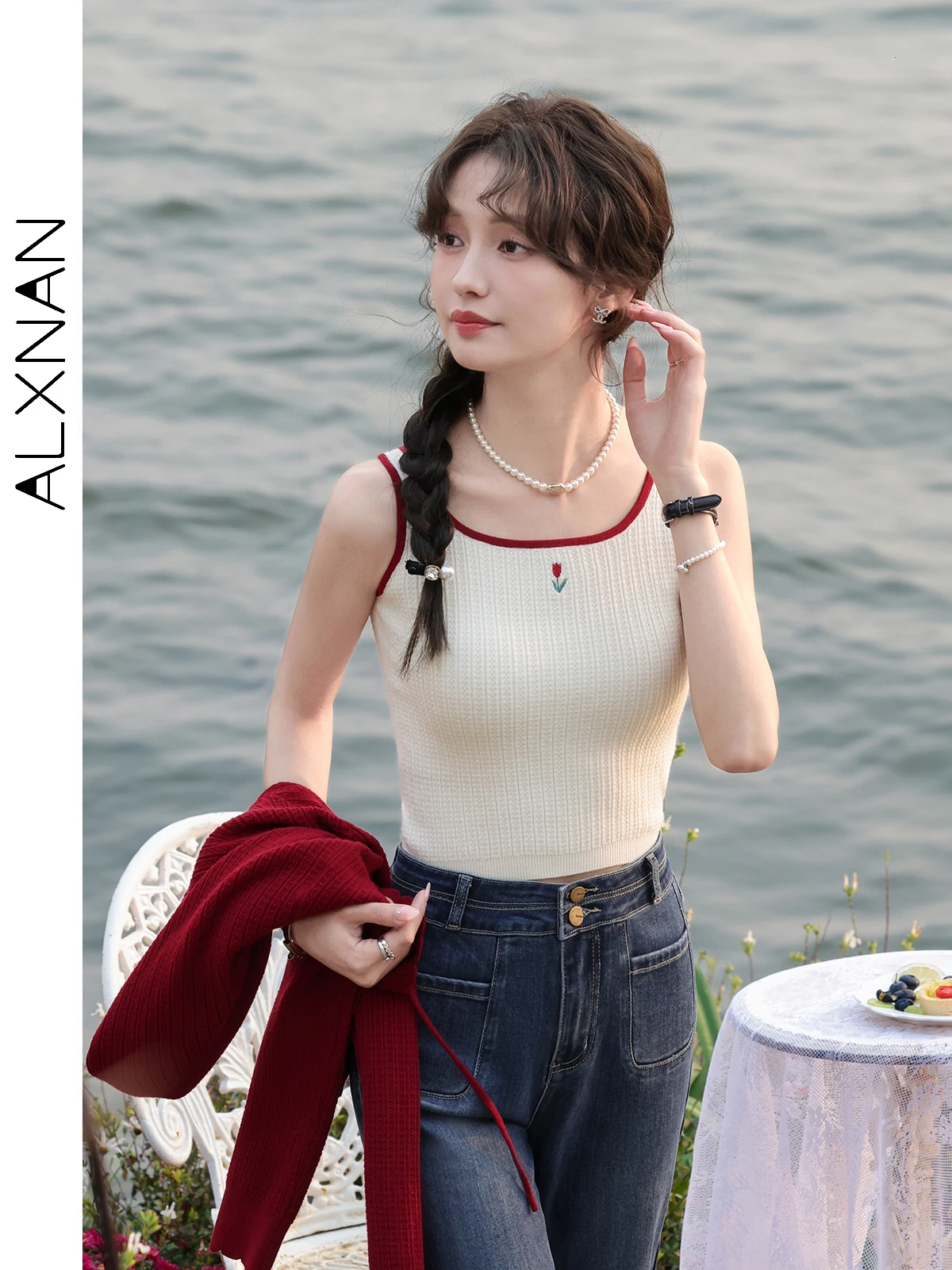 

ALXNAN Apricot Floral Embroidery Knitted Vest Sweater Slim Sleeveless Tank Top 2024 Autumn Soft Knit Camisole for Women L33662