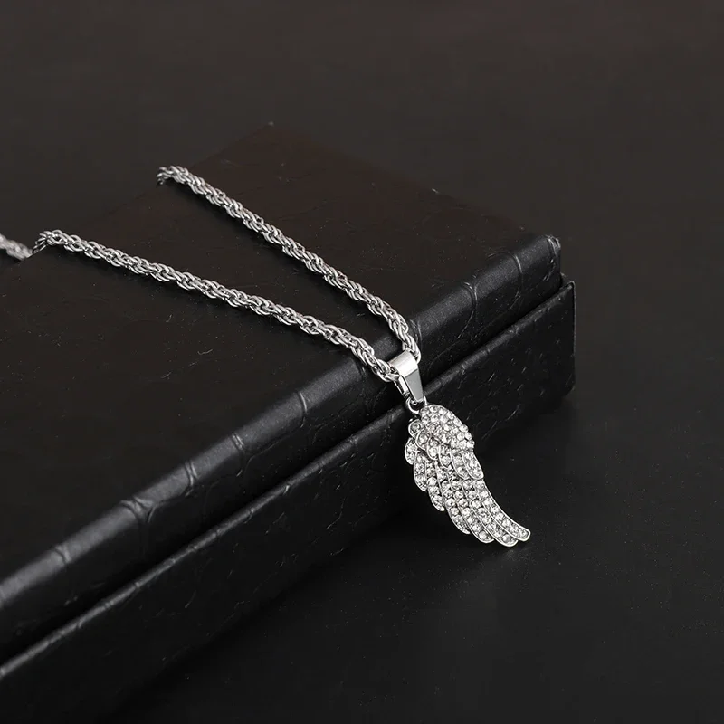 Exquisite Shiny Zircon Inlaid Angel Half-Wing Pendant for Men and Women Fashion Casual Travel Clavicle Chain Jewelry Gift