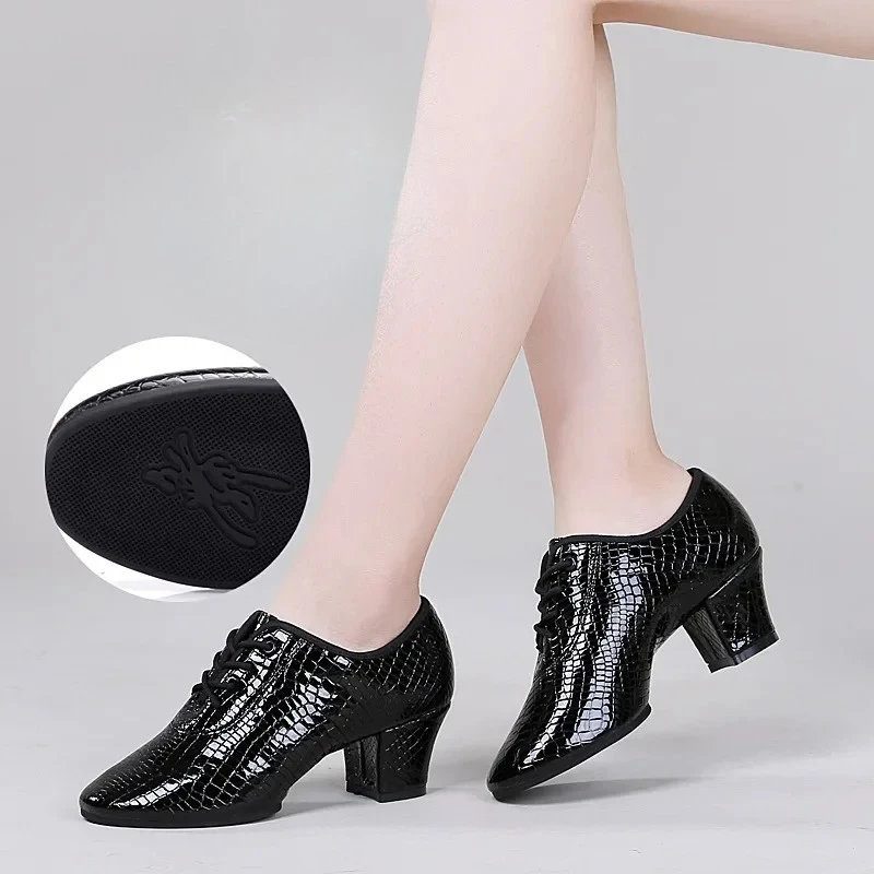أحذية الرقص النسائية الحديثة، أحذية لاتينية لقاعة الرقص في الأماكن المغلقة والخارجية، أحذية كوريوم ذات نعل ناعم