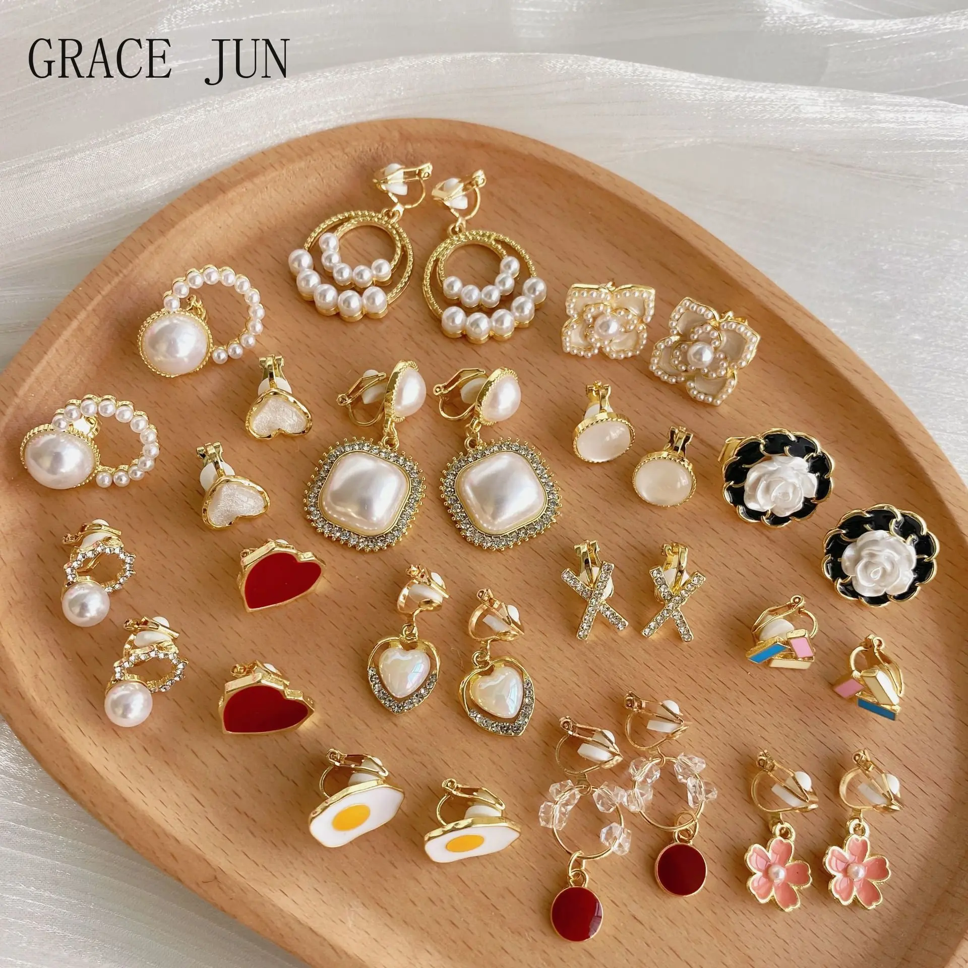 GRACE JUN Korean Style Clip on Earrings No Pierced Earrings Women\'s Party Fashion Flower Heart Cute Cuff Earrings Ear Clip New