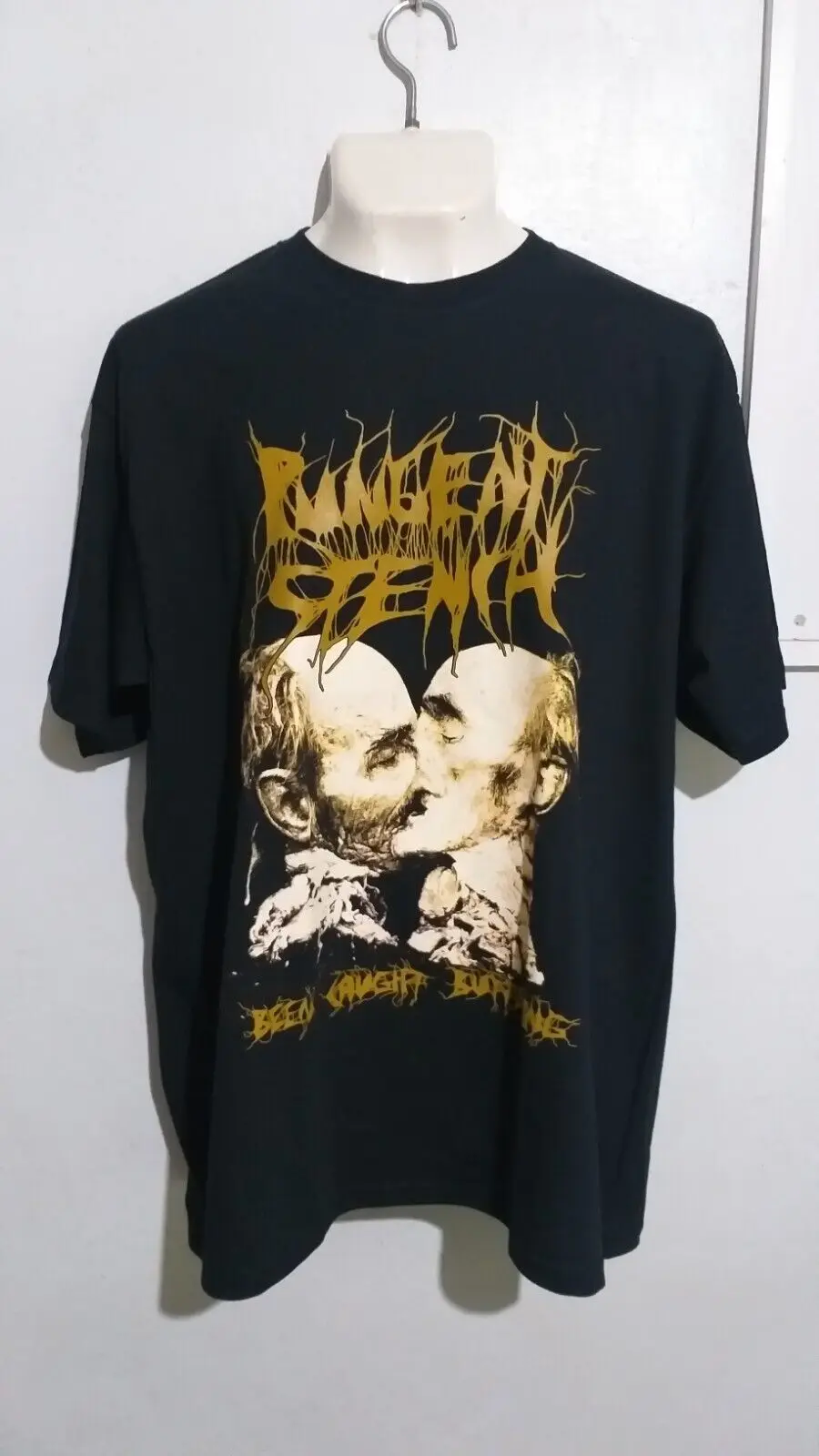 Odore pungente è stato pescato T shirt death metal carcassa repultion napalm