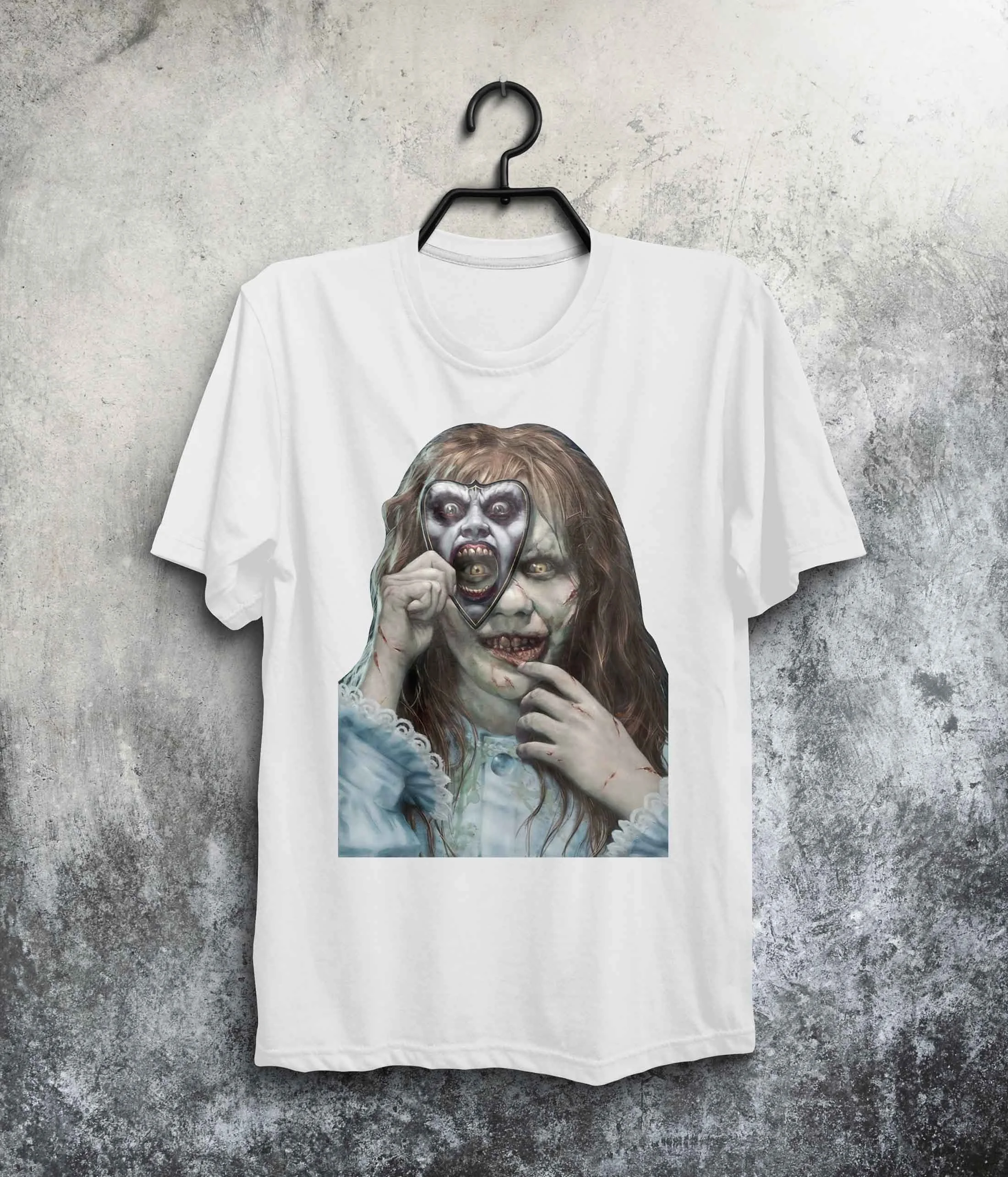 طارد الأرواح الشريرة هو تي شيرت فيلم رعب خارق للطبيعة لعام 1973