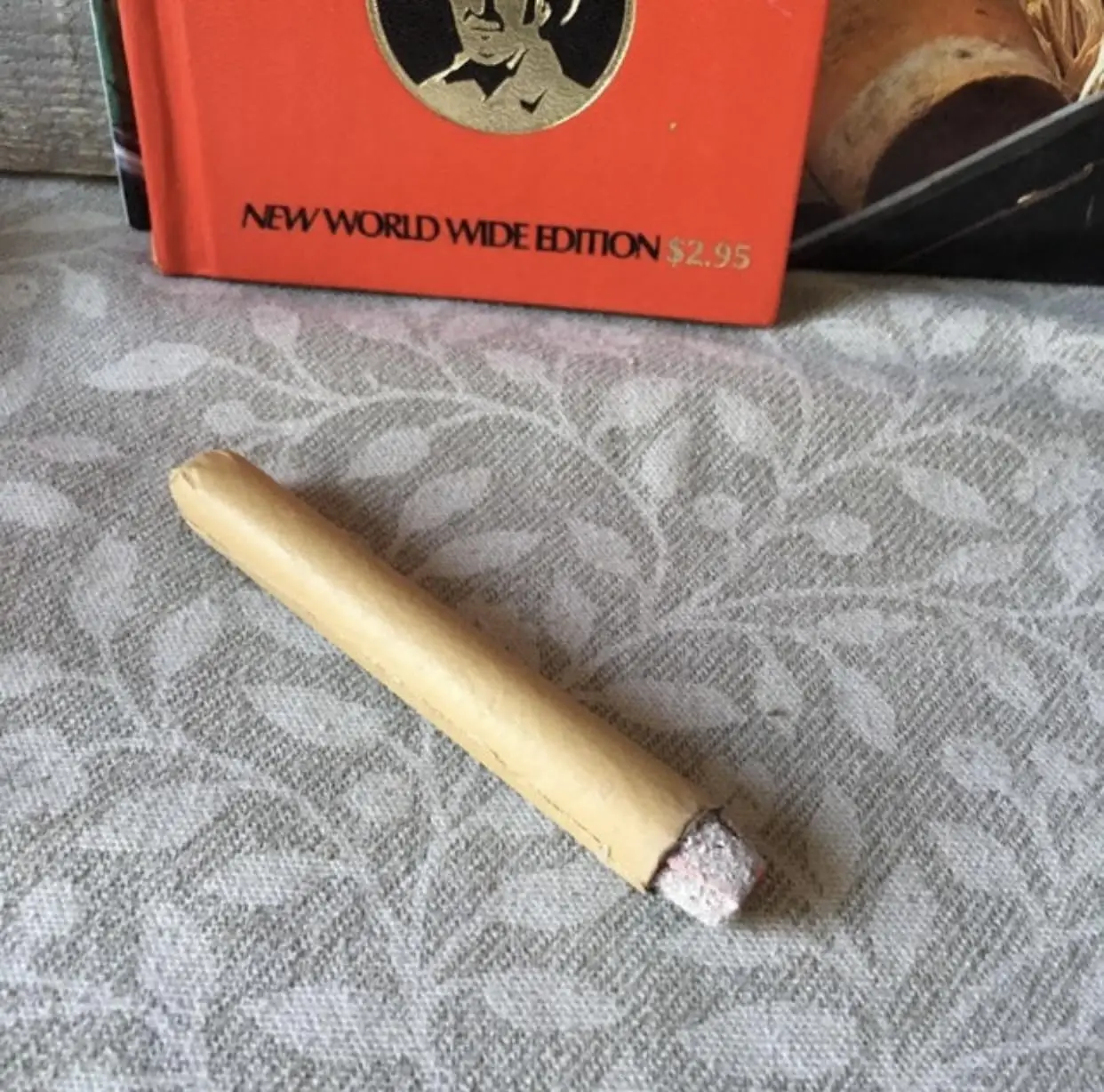 fake Puff cigars,embargo Party pranks,party gifts, white fake smoke, party props, theaters, costumes, game simulations, pranks 