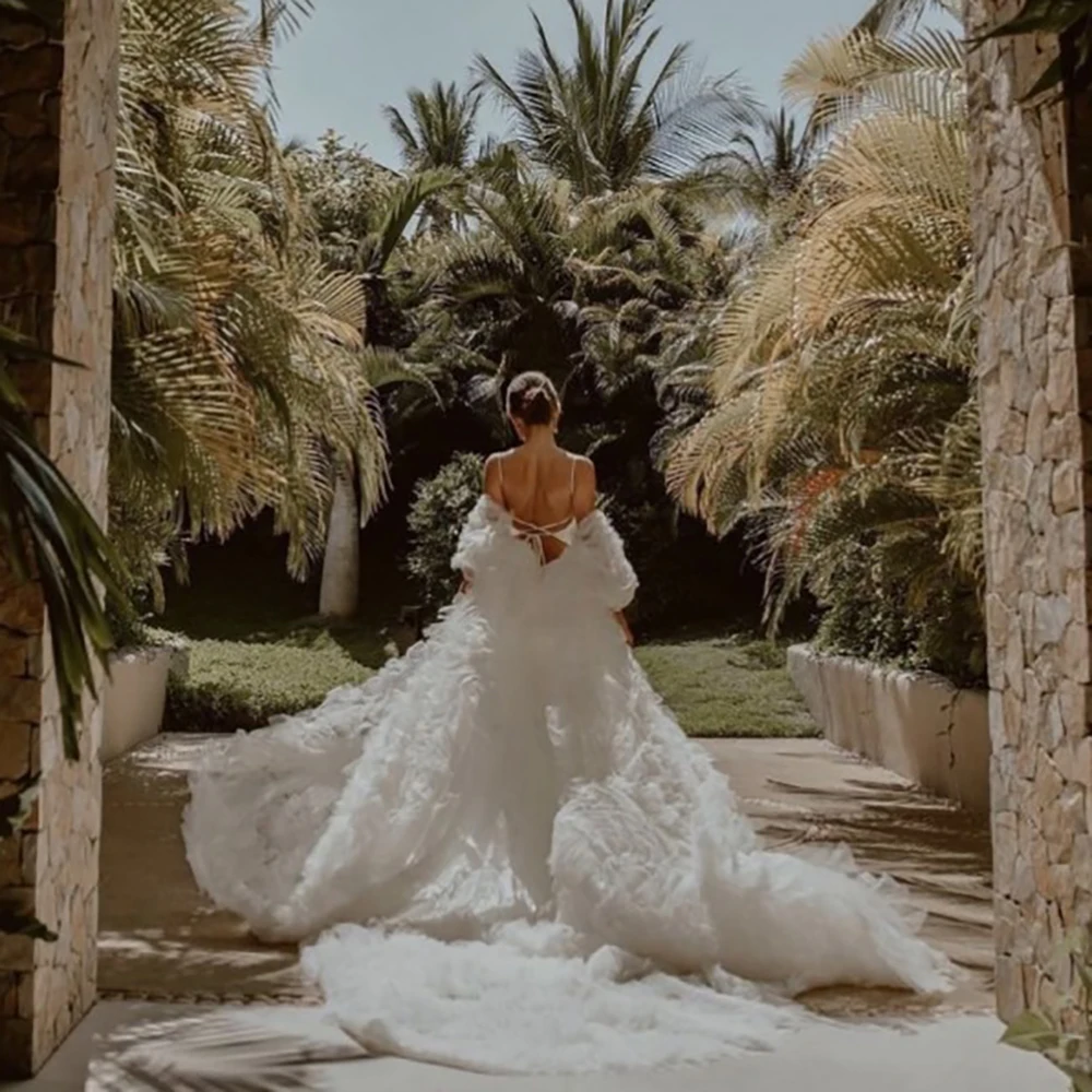 Vestido de novia sencillo con tirantes finos, capa hinchada de tul desmontable, vestidos de novia de satén con espalda abierta entrecruzada personalizada