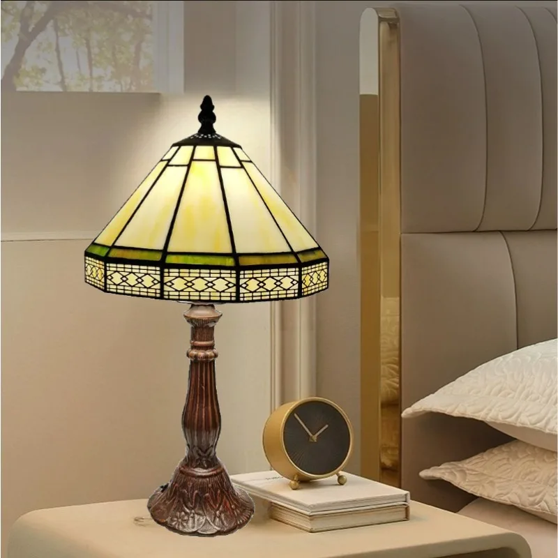

Minimalist European Geometric 22CM Small Table Lamp Tiffany Style Glass Lighting for Bar Living Room Office Desk Decoration