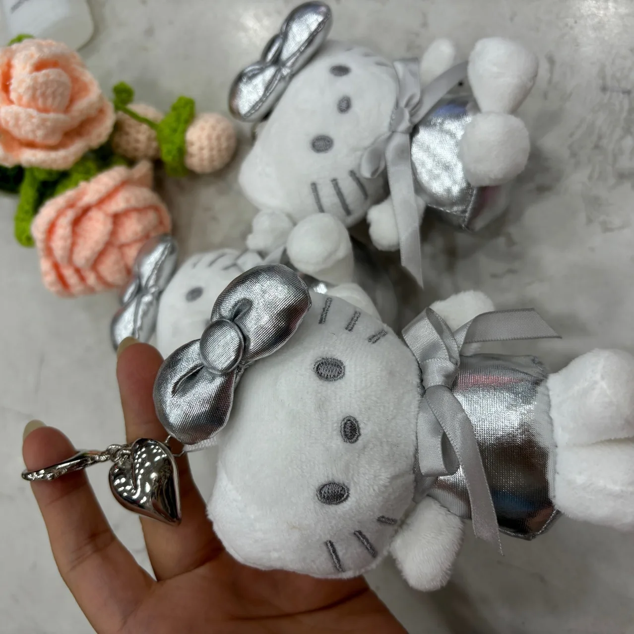 

Плюшевый брелок Sanrio Hello Kitty с серебряным бантом, милый кулон для сумки, подарок для девочек и детей