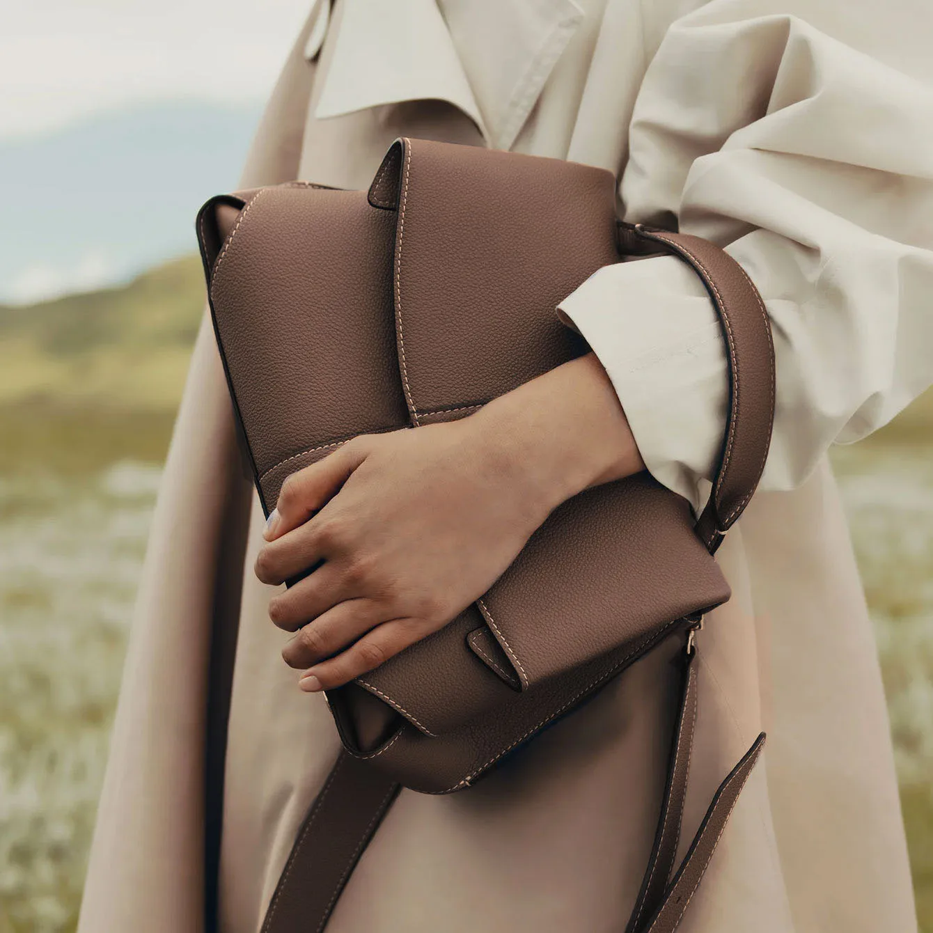 

Высококачественная нишевая сумка, модная легкая роскошная женская сумка нового стиля, сверхлегкая пригородная сумка через плечо