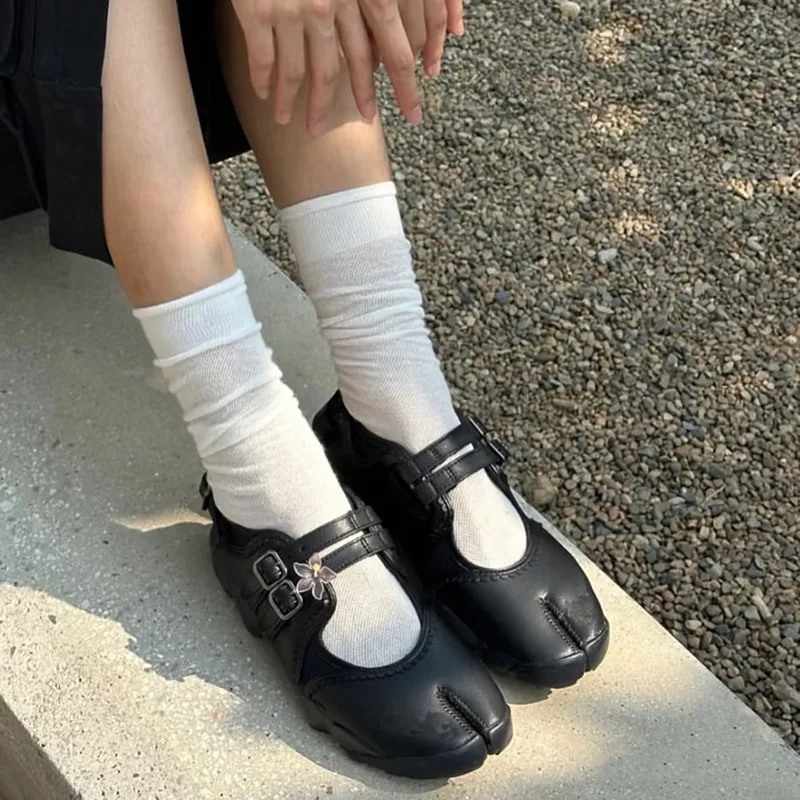Sports Style Mary Jane Shoes For Women Mary Jane New Pearl Retro Training Shoes Split Toe Ninja Shoe Pig Feet Black Leather Flat