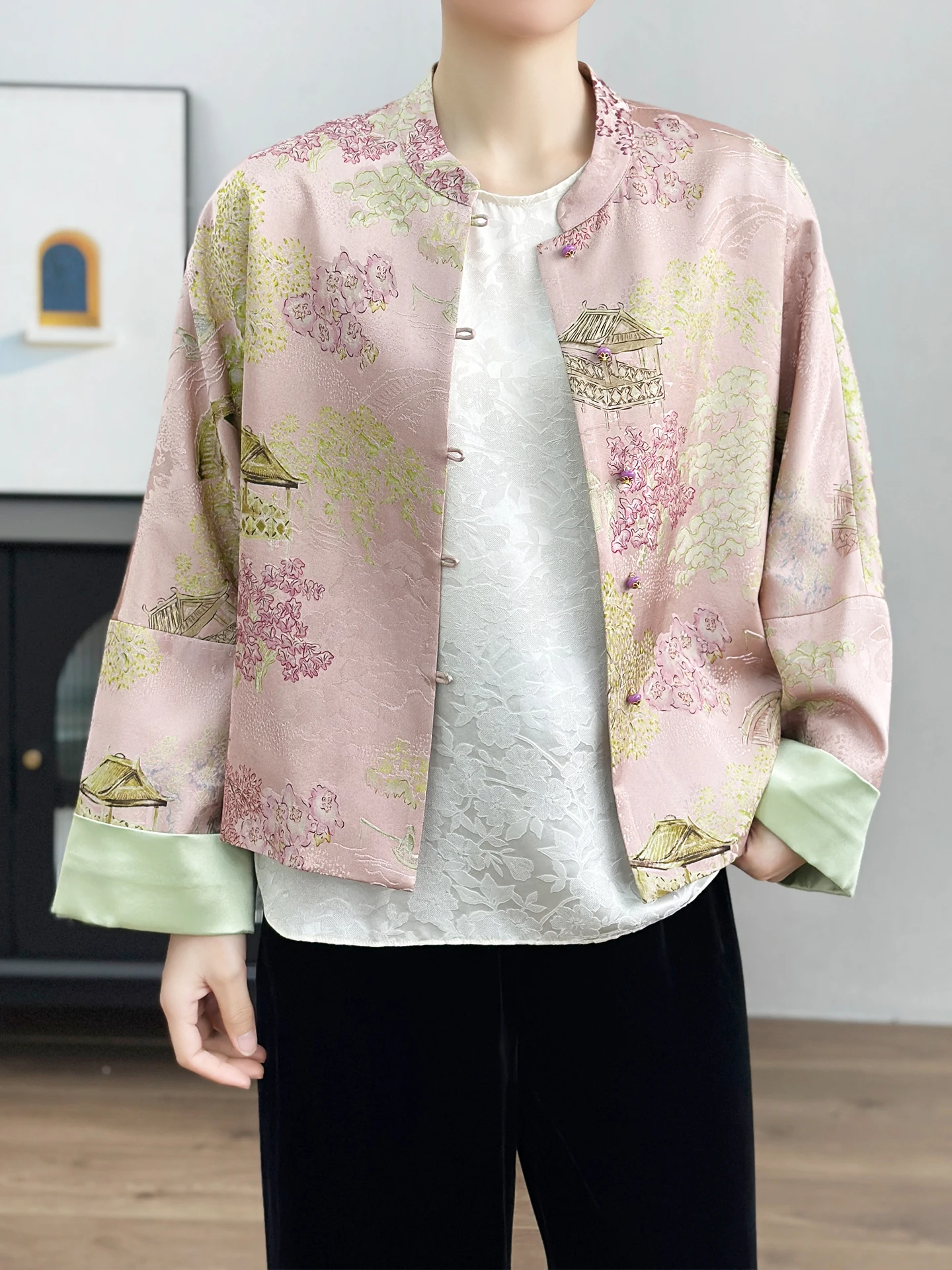 

Новая китайская короткая верхняя одежда ZuoZuoJia: весенняя шелковая куртка с вышивкой, жемчужными манжетами и воротником-стойкой для женщин