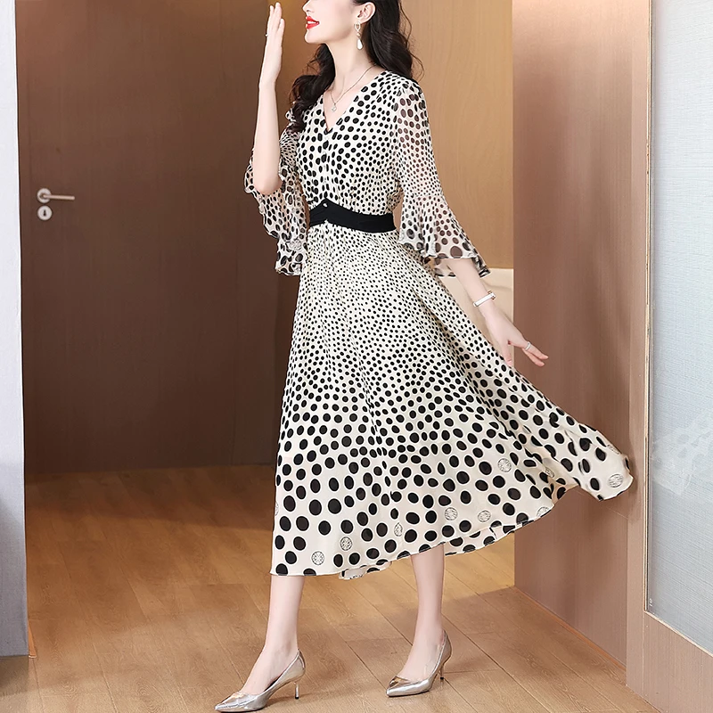 ชุดเดรสยาวผ้าไหมพิมพ์ลายดอกไม้สไตล์โบฮีเมียนสำหรับฤดูใบไม้ผลิ 2025 ชุดเดรสสั้นลายจุดสีดำสไตล์วินเทจสำหรับฤดูร้อนสำหรับผู้หญิง ชุดเดรสหลวมๆสำหรับงานปาร์ตี้และงานกลางคืน