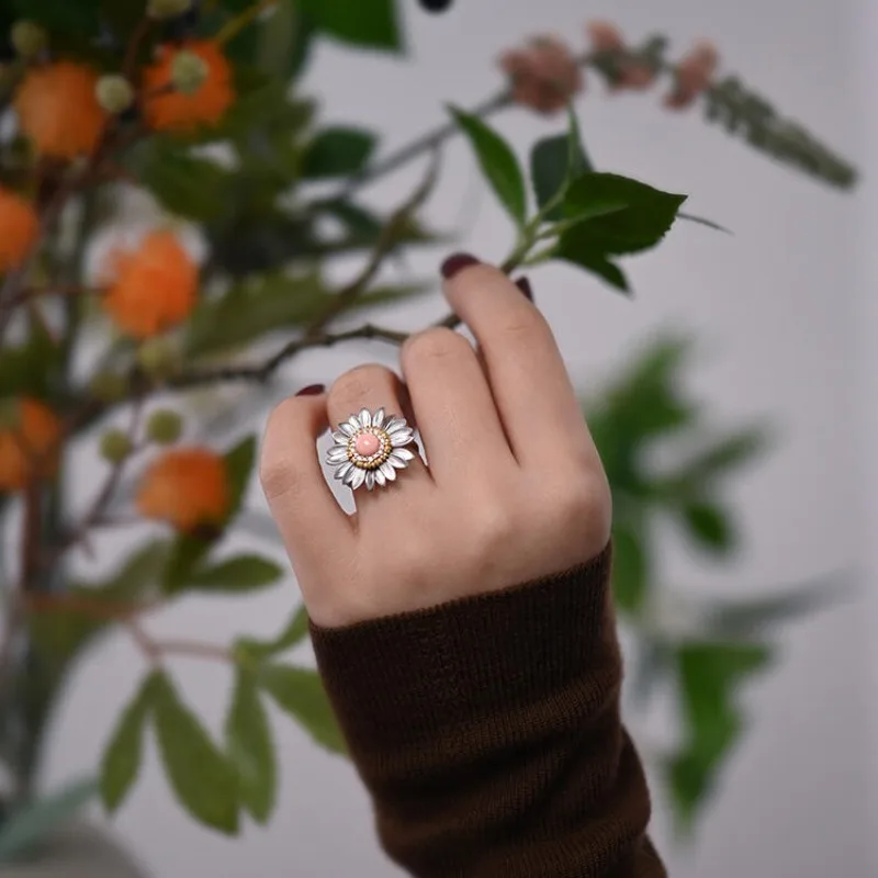 Xiaohongshu نفس نمط القرون الوسطى أواخر الصيف ديزي حلقة مفتوحة المرأة المتخصصة الأزياء الخفيفة الفاخرة الرجعية مجوهرات أنيقة