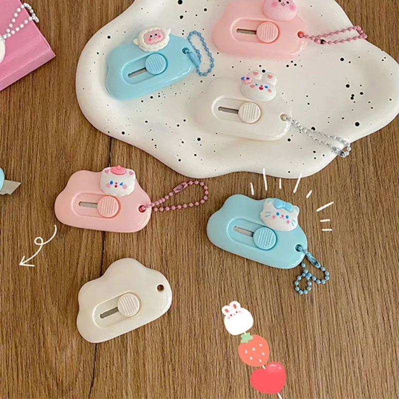 Mini couteau utilitaire de dessin animé avec pendentif, coupe-papier Kawaii, petit coupe-boîte portable pour étudiant, couteau pliant de sécurité