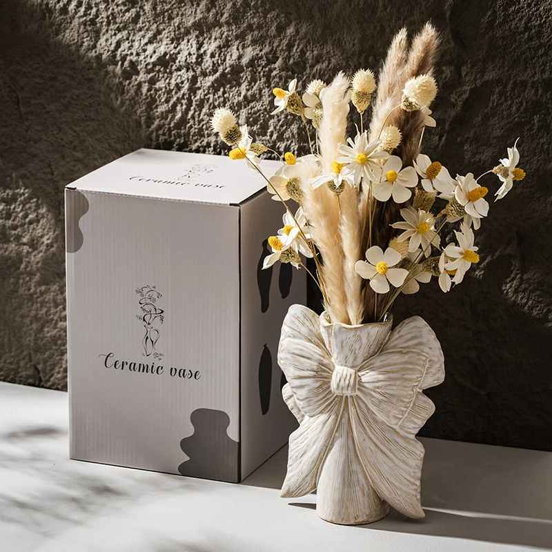 European-style Ceramic Dried Flower Vase, Artistic Desktop Flowers vessel  Ornament, White Home Decoration.