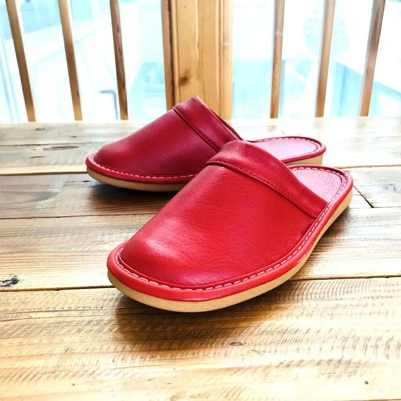 Zapatillas de casa de cuero baratas para hombre, zapatos de interior, toboganes de talla grande 47-48, mules de Punta cerrada, zapatos de pareja