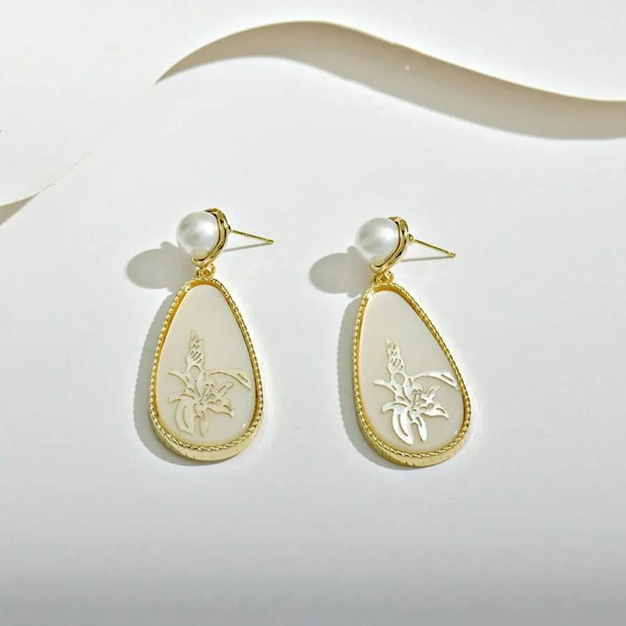 

-Style Vintage Pearl Drop Abalone Earrings With Carved Designs, Light Luxury And High-End Fashion Earrings Women