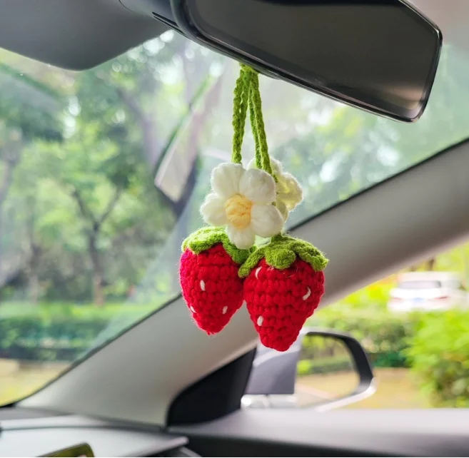 Hand Crochet Strawberry Flower Pendant, Knitted Car Rearview Mirror Hanging Ornament, Cute Bag Backpack Charm, Home Window Decor