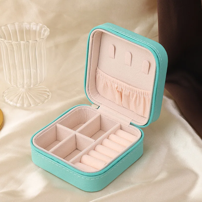 กล่องเก็บเครื่องประดับแบบเรียบง่ายชั้นเดียว กล่องเก็บเครื่องประดับพกพาแบบสร้างสรรค์ สำหรับต่างหูแบบติด แหวน และเครื่องประดับชิ้นเล็ก