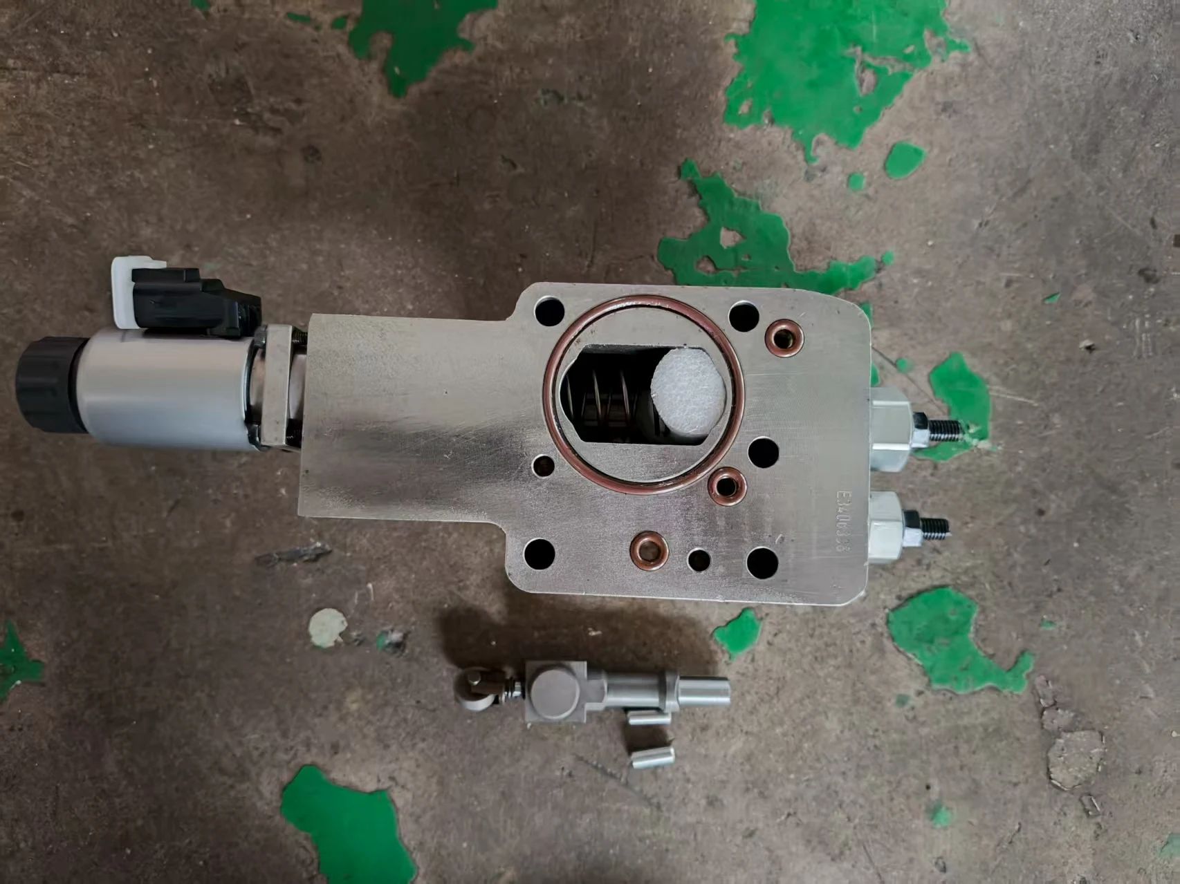 

A11VO190 Электрический регулирующий клапан, главный масляный насос для экскаваторов EC340D EC380D EC480D, детали строительной техники