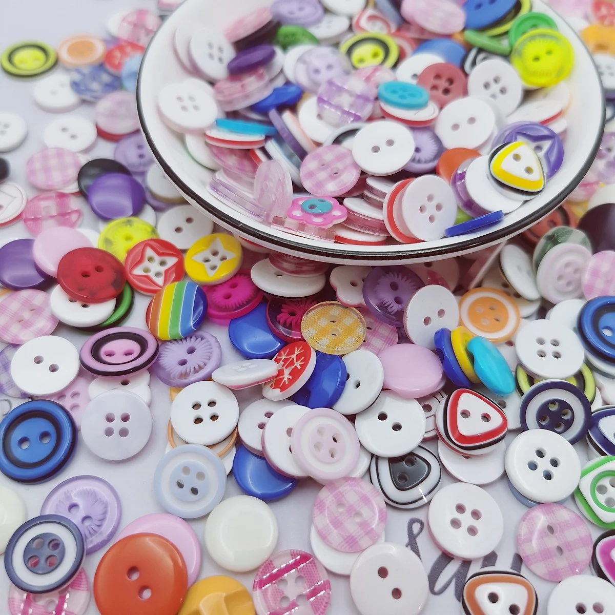 50pcs 13~15mm Random Mix Resin DIY Buttons Flowers Butterfly Star Gingham Patterned Sewing Accessories For Garment Shirt Dress