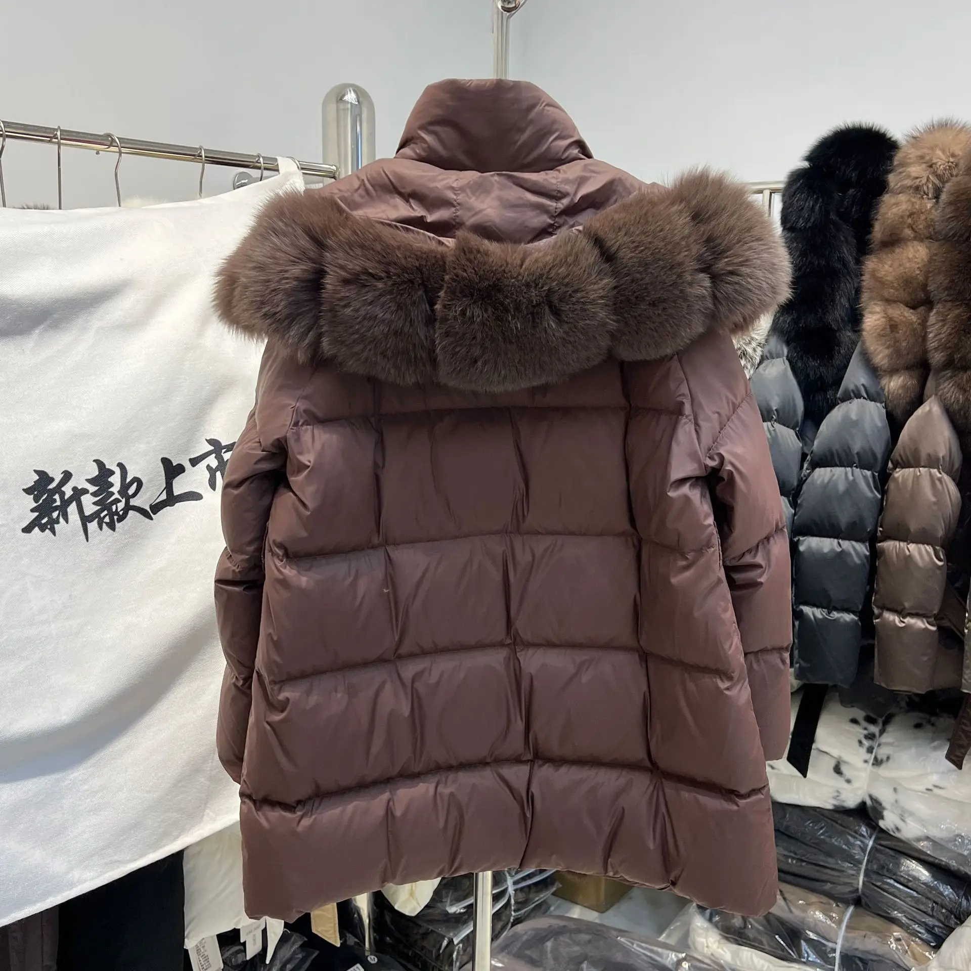 Chaqueta de plumas de ganso blanco para mujer, chaqueta acolchada con capucha de piel de zorro auténtica, abrigo de nieve acolchado medio largo grueso y cálido para invierno 2026