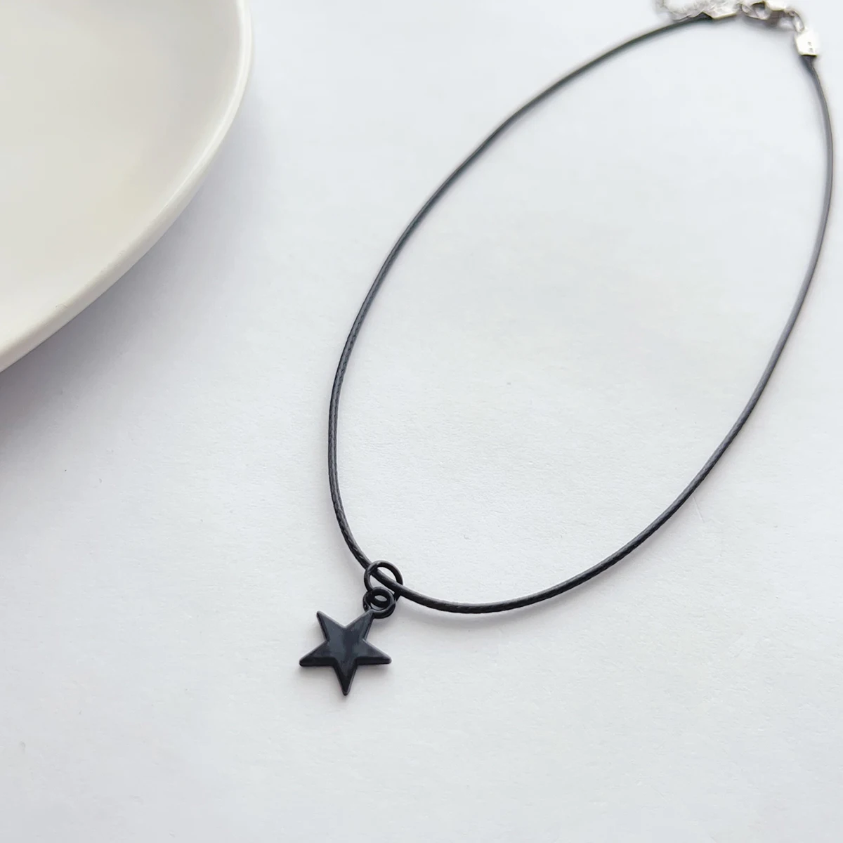 Stylish and simple everything with sweet and cute black five-pointed star pendant choker Choker necklace women\'s accessories