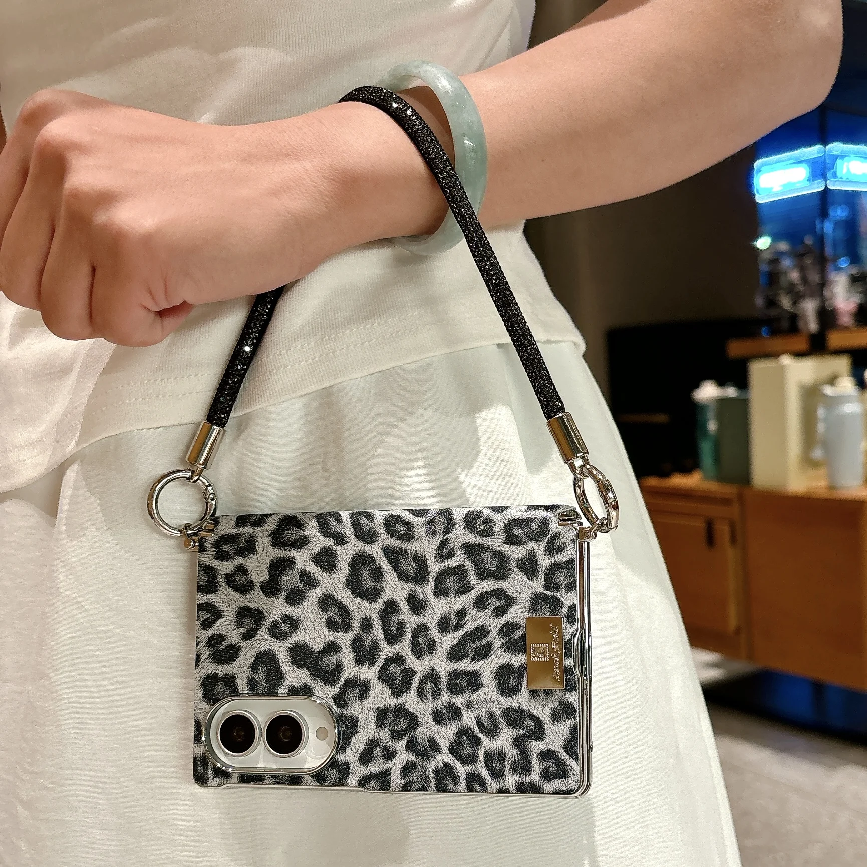 Fashion Leopard Print Leather Phone Case for Samsung Galaxy Z Fold8 Fold8 Wide Shockproof Hinge Protection‌ Strap Slim fit Cover view 3