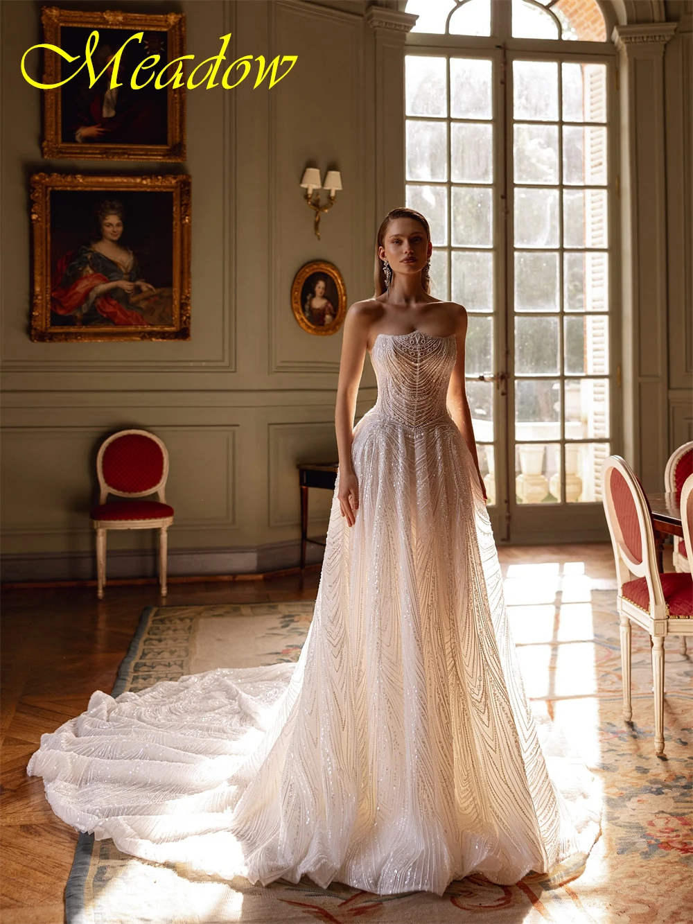 Customized Sexy Ivory Organza Bridal Gowns Classic Strapless Sleeveless Robe de mariée Soft A-Line Court Train Wedding Dress