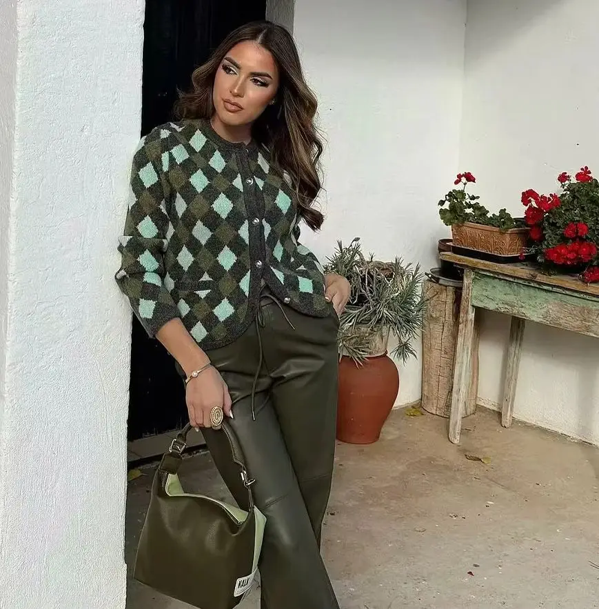 KONDALA 2024 الخريف الشتاء Argyle محبوك النساء البلوزات موضة خمر الخامس الرقبة واحدة الصدر أنيقة السيدات المفتوحة البلوزات