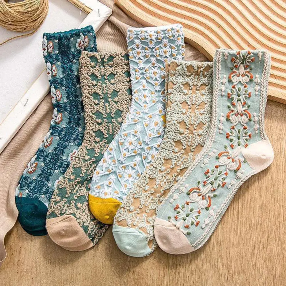 1 Pair Women Autumn Winter Vintage Diamond Flower Elegant Girl Stockings Embossed Jacquard Design Elastic Warm Holiday Socks