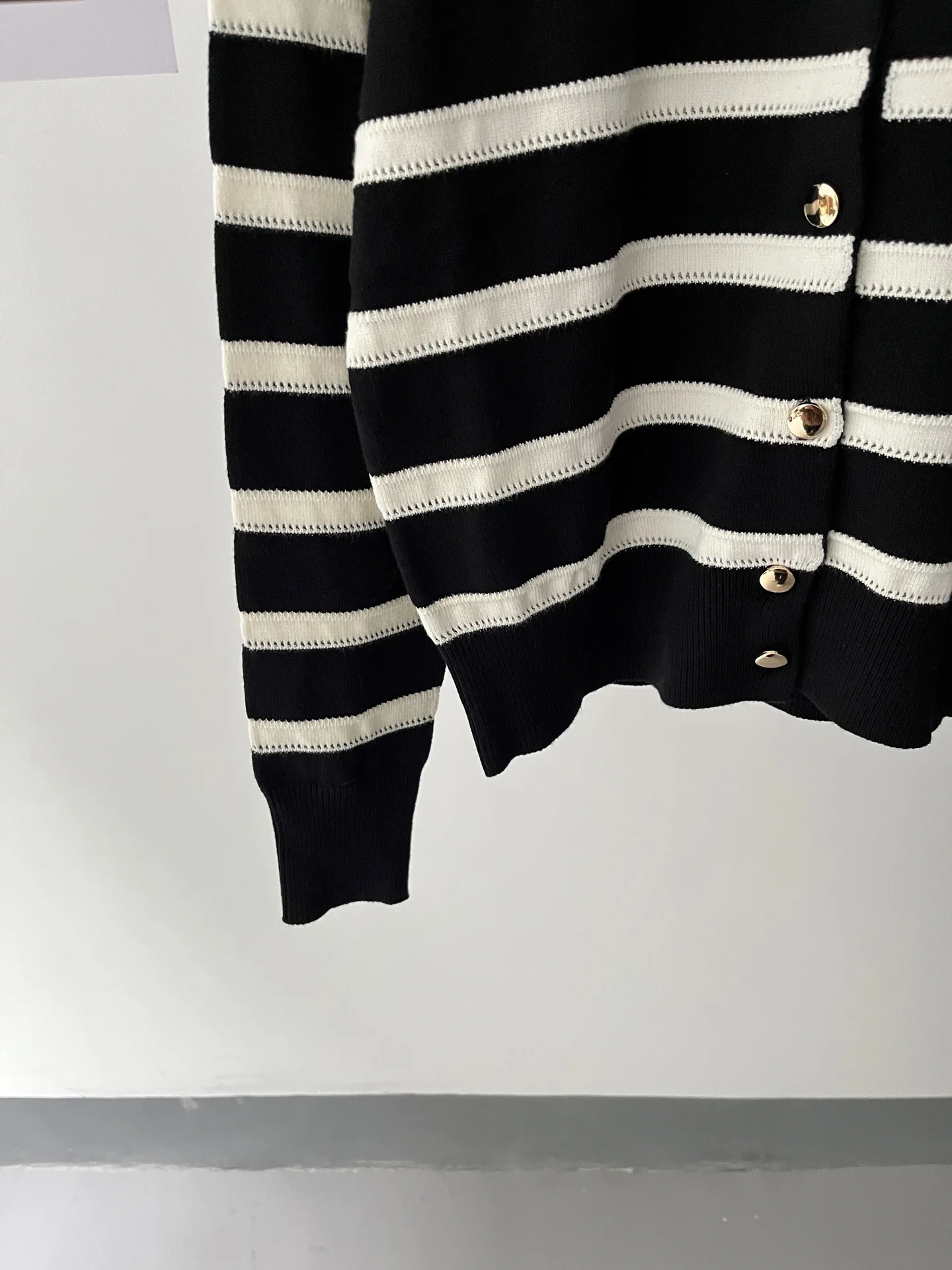 Damen Frühjahr neuer Pendler pflegeleicht fein gestreifter Strick-Cardigan-Pullover 51c-0166