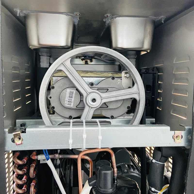 

Коммерческая машина для мороженого с тремя вкусами, настольная маленькая трехцветная машина для производства мягкого мороженого