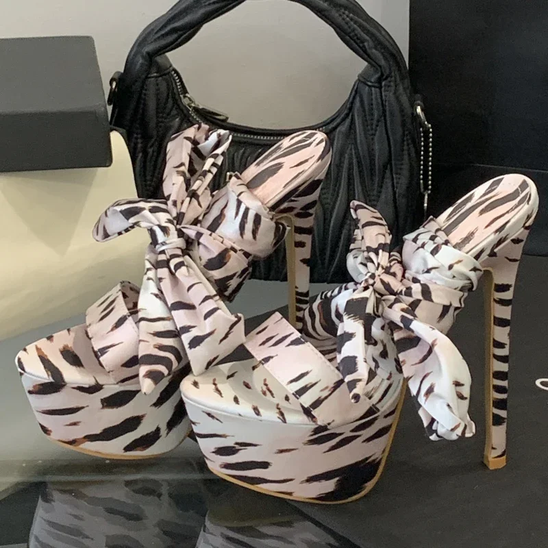 

Aneikeh/пикантные сандалии с острым носком, женские кружевные туфли с узкими ремешками, лето 2025 года, дизайнерская обувь с леопардовым принтом для банкета и вечеринки