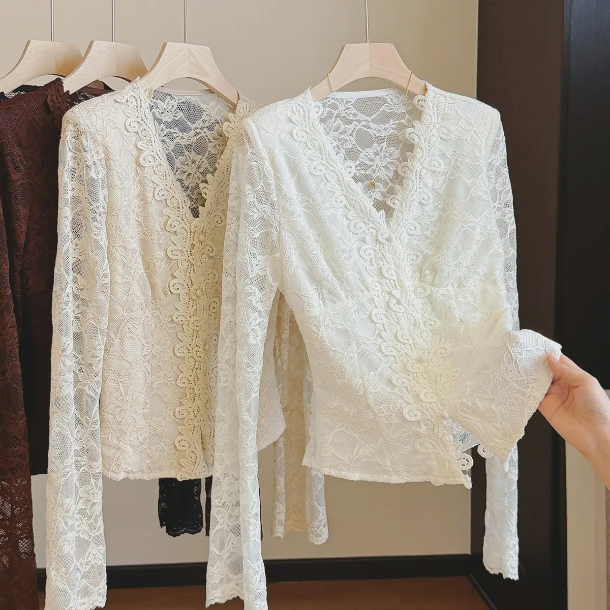 Seoulish Early Autumn New Women Crochet Hollow Out V-neck Lace Shirt Sexy Fashion Slim Inner Wear Lady Basic Blouse Tops Female