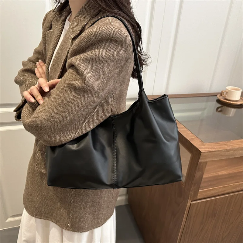Weiche Leder-Tragetasche mit gerafftem Plissee-Design, Große Schultertasche für Arbeit, Täglichen Pendelverkehr und Freizeit für Frauen – Detail 15