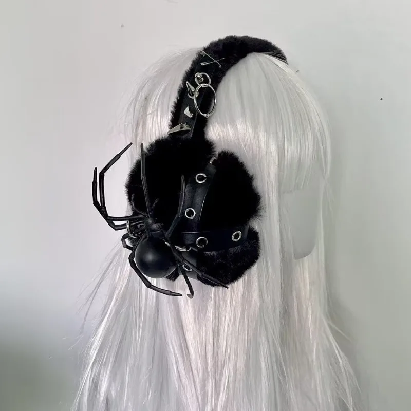 Neue handgemachte Venom Spider Plüsch Ohrenschützer dunkel schwarz Punk Nieten warme Subkultur Ohrenschützer faltbare Winter-Accessoires für Mädchen