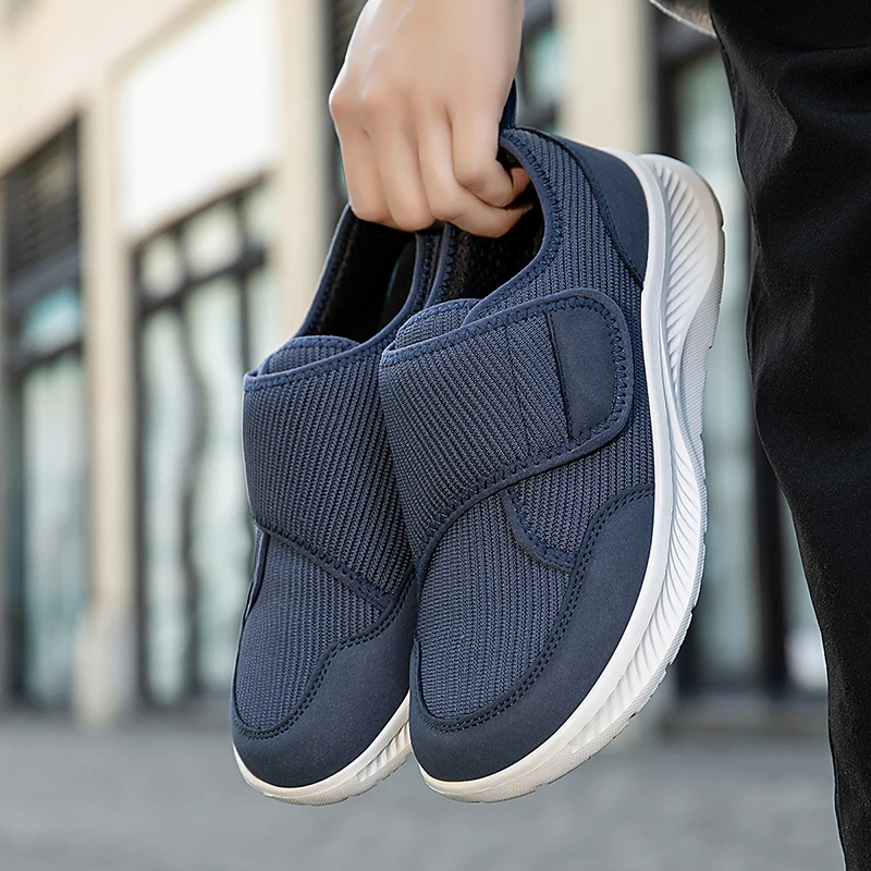 Atmungsaktive Netz‑Freizeitschuhe für Herren mit breiter Zehenkappe, verstellbarer Klettverschluss, leichte stoßdämpfende Sohle, orthopädische Schuhe für Senioren, Hallux Valgus, geschwollene Füße und diabetische Füße – Detail 1