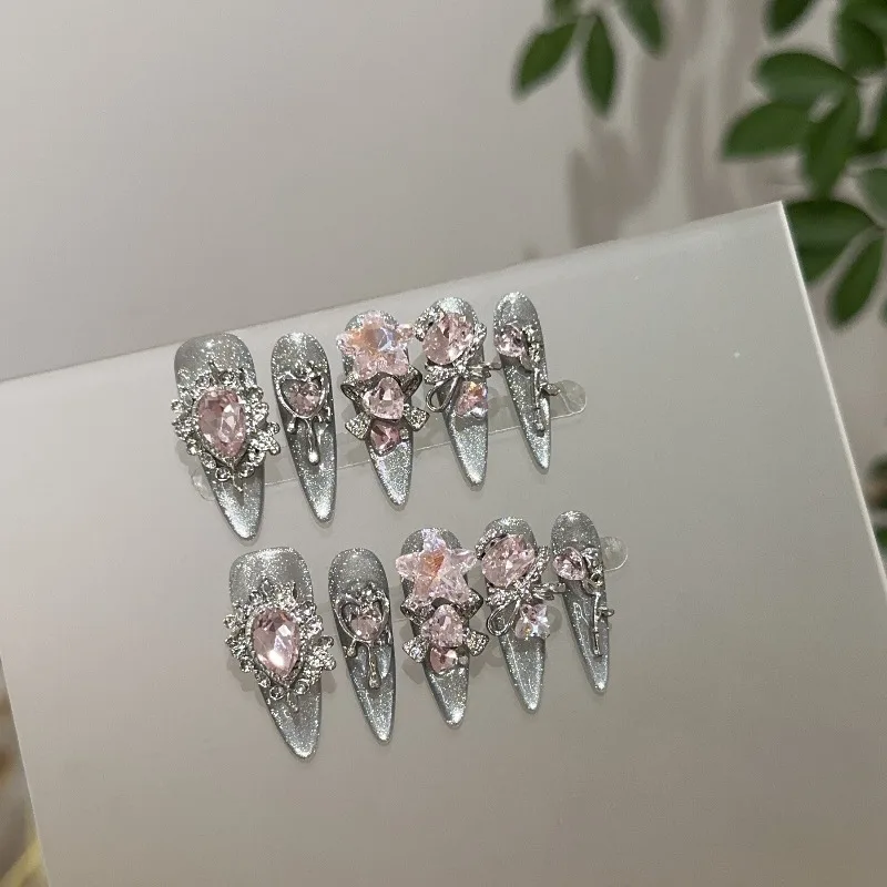 10 Stück 3D-Herzschleife, handgefertigt, zum Aufdrücken der Nägel, langes Stiletto, Schwarz, Weiß, mit Strassdetails, Punk, Y2K-Hot-Girl-Stil, künstliche Nägel