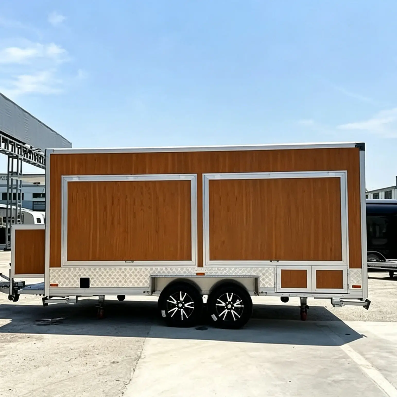 Custom Bakery Food Trailer Wide Serving Window Mobile Food Trailer Candy Chips Stainless Steel Rust Resistant CE Certified