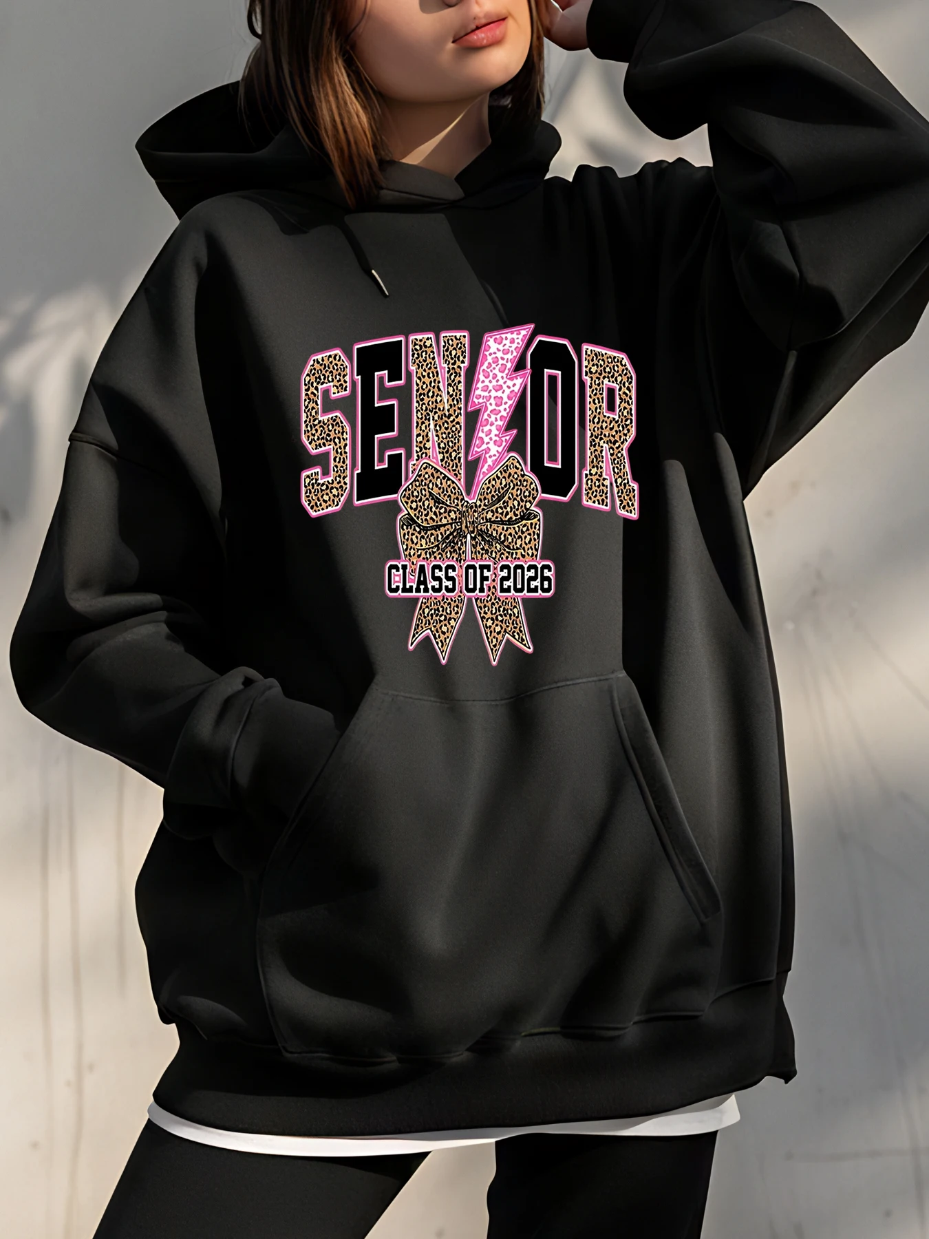 Senior Class of 2025 hoodie met luipaardprint en roze strikontwerp Casual damessweatshirt voor afstudeerseizoen
