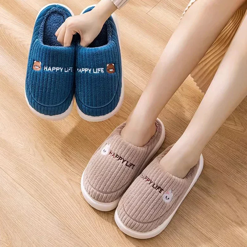 

Новинка 2024 года, семейные хлопковые тапочки для родителей и детей, женские зимние домашние теплые домашние тапочки с рисунком медведя, нежные плюшевые тапочки