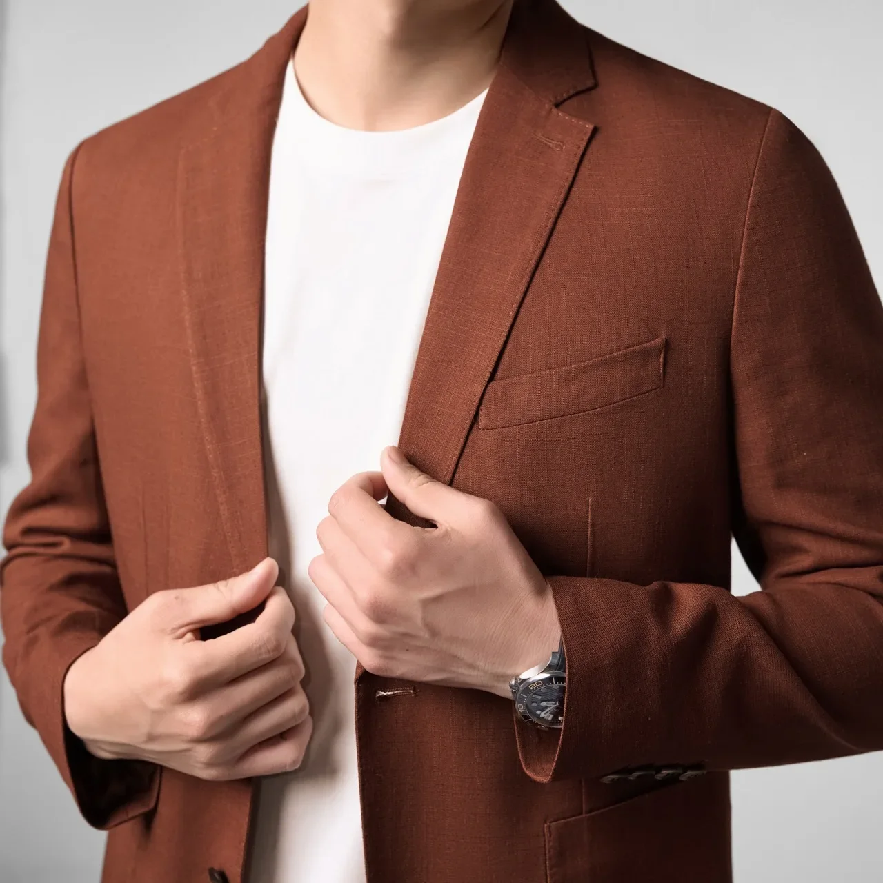 Herren Leinen Blazer Leichte Sommerjacke Unstrukturiert Smart Casual Atmungsaktiv Kühlend Lyocell Resort Stil Stiller Luxus Eleganter Mantel Sonnenschutz Urlaub Strand Viskose Mischung Oberbekleidung Büro Reise Freizei – Detail 2