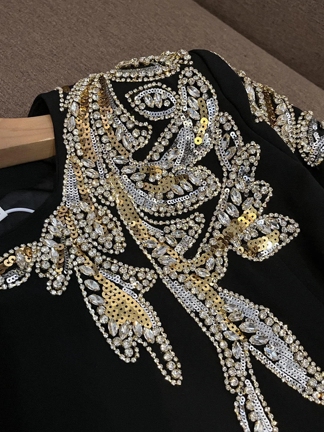   Długa suknia wieczorowa z bogatymi haftami i diamentowymi wstawkami Nowa kolekcja 2025 Faion Ci Commute Zimowa sezonowa odzież damska