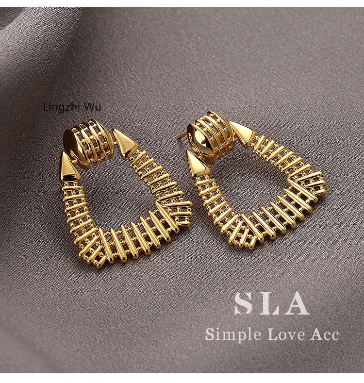 

Lingzhi Wu Influencer Personality Popular 18K Gold Hollow Out Silver Earrings Female New Arrival