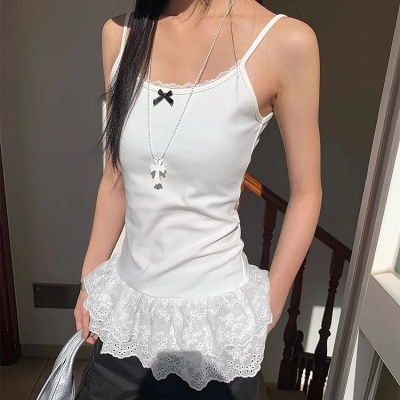 المرأة المرقعة الدانتيل الأبيض الحمالة سترة تقليم أسفل هيم طبقة نحيل الرسن القمم كشكش حافة الجلد ودية تنفس سترة