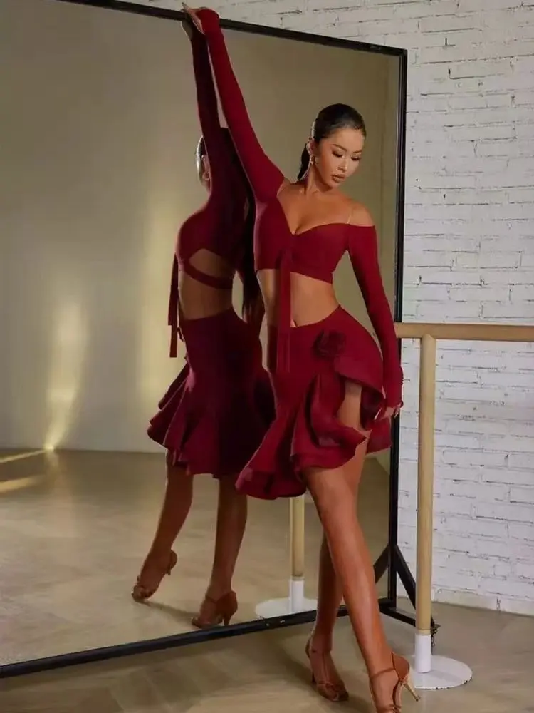 Dezelfde op maat gemaakte Latin-dansrok voor volwassenen, 2-delige set, meisjestop en visgraatrok, splitset rood en zwart