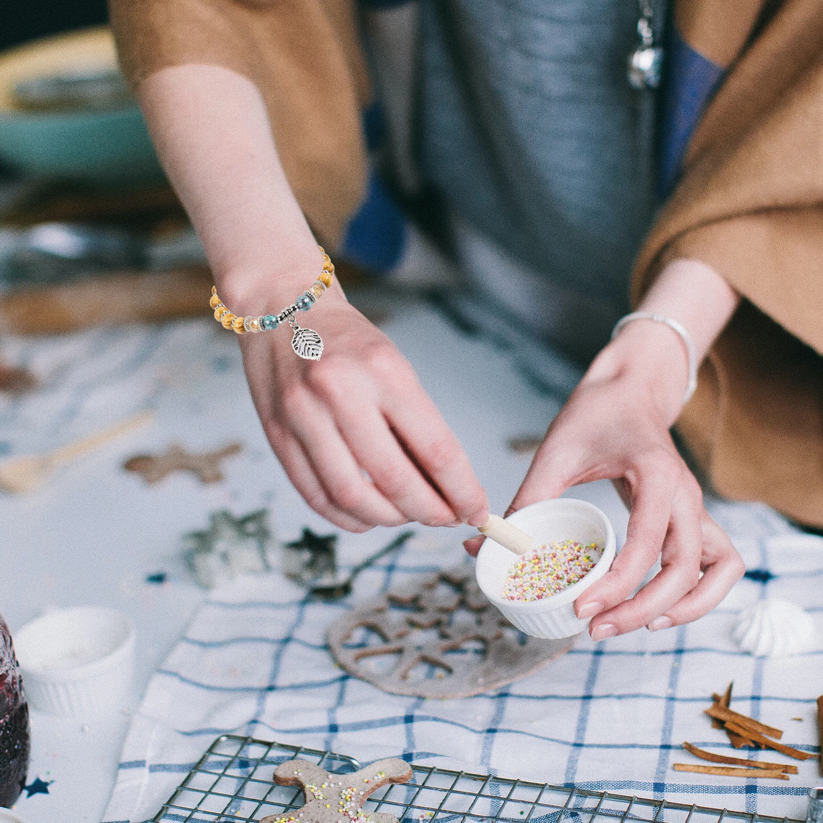 

Multi-Layer Shell Beaded Bracelet Bohemian Wrist Jewelry Bangle Gift Set Bright Color Women'S Fashion Accessory Handmade Design